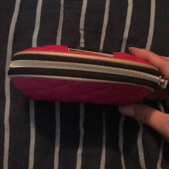 ⚜️Betsey Johnson Hot Pink Cosmetics Bag! - Picture 5 of 7